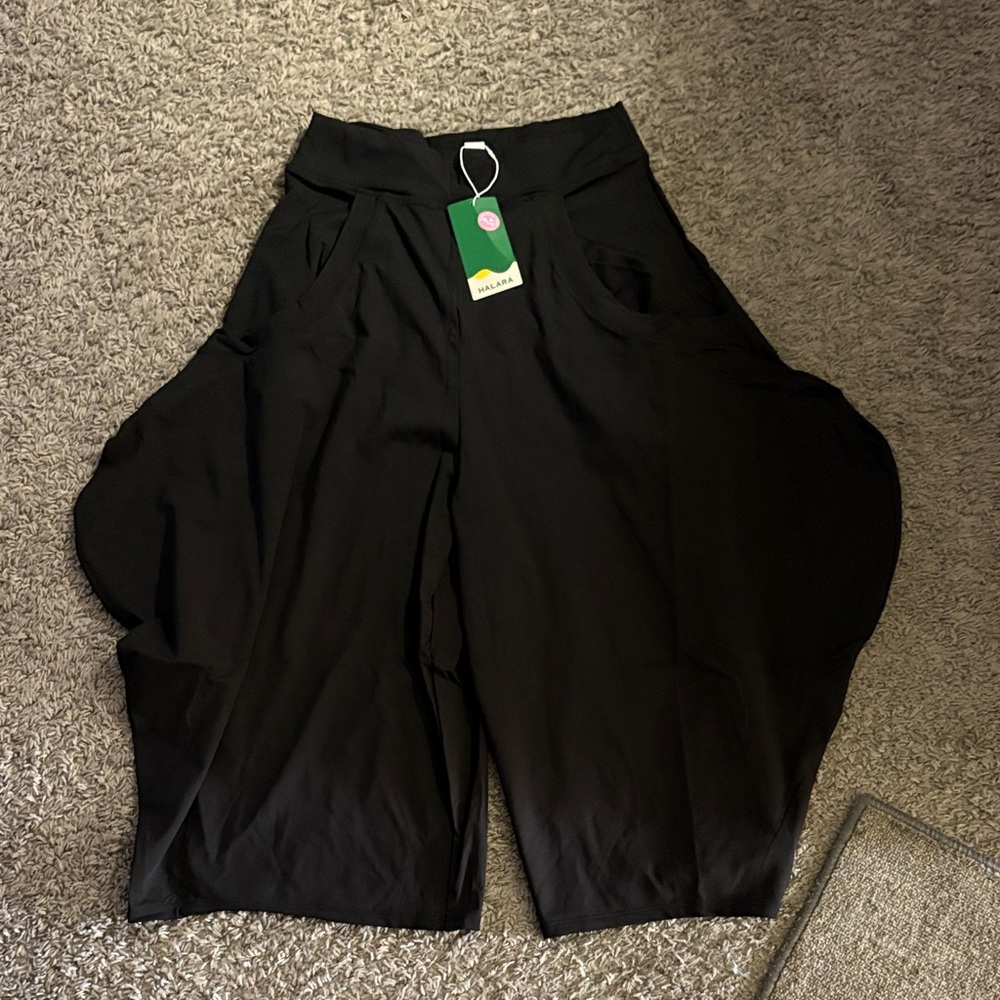 Halara Black Wide-Leg Capri Women's Pants